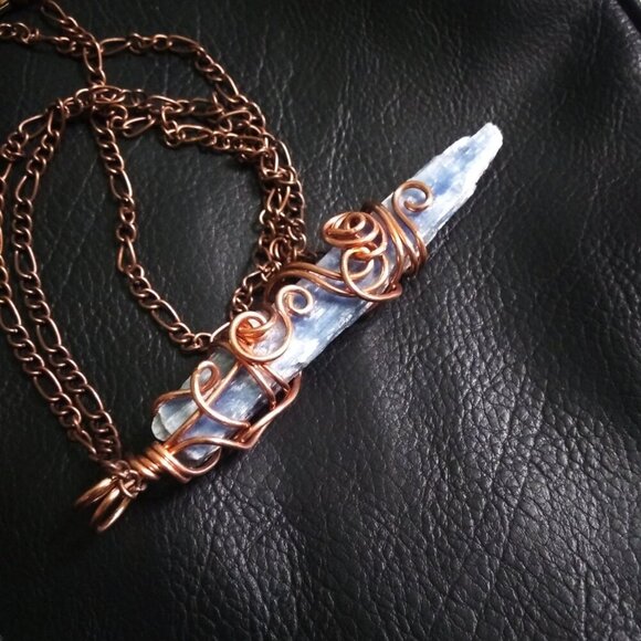 Raw Rough Blue Kyanite Dagger Pendant ~ Copper Wire Wrapped + 21" Figaro Chain - Picture 2 of 12